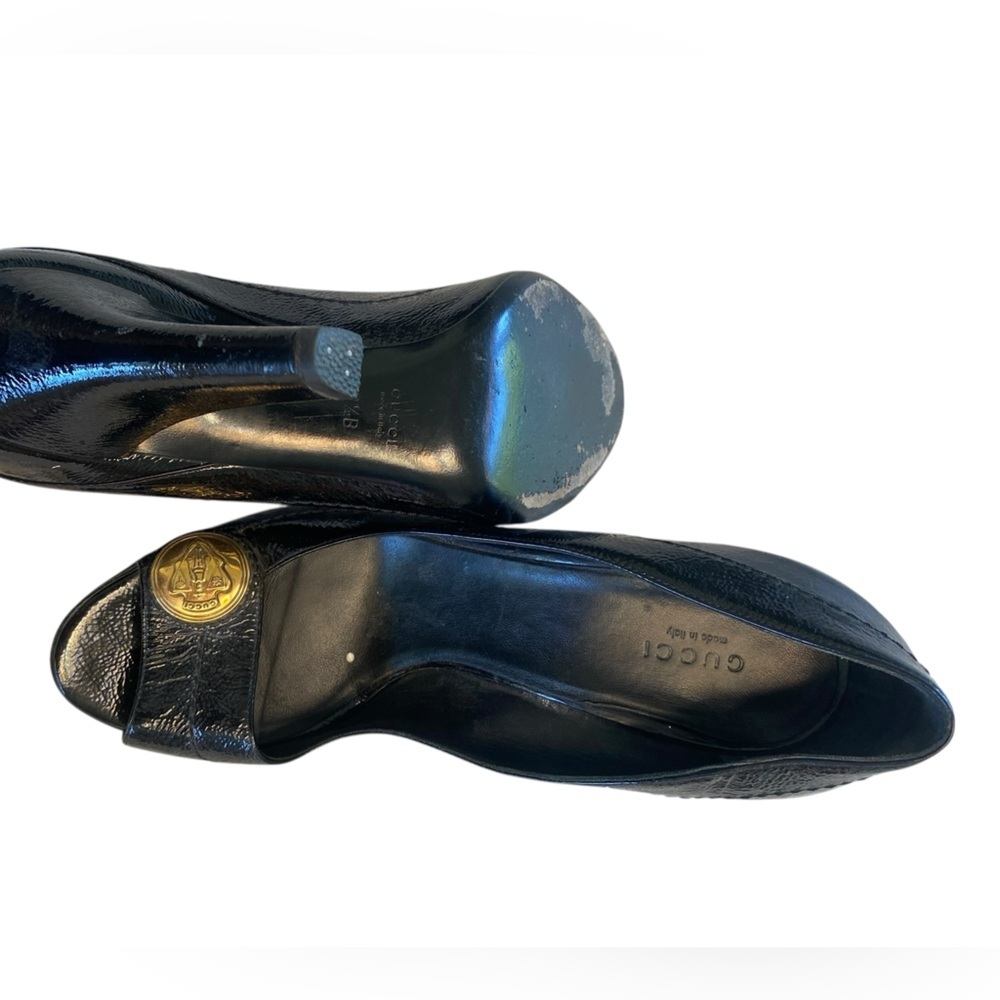 Gucci Black Heels with Gold Emblem - Picture 10 of 10